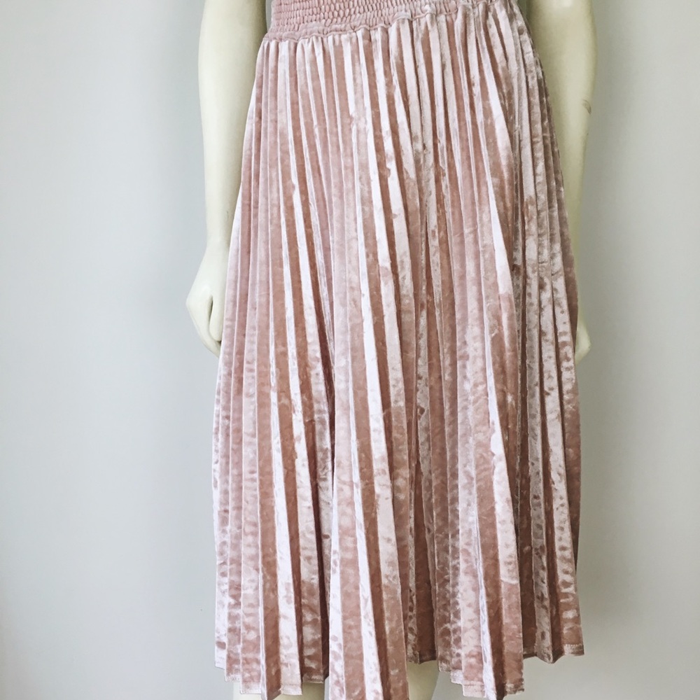 Woman’s Small size Blush Velvet Pleated Skirt